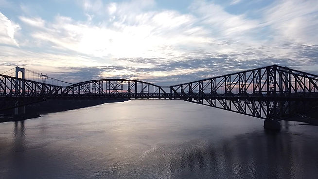 Coucher de soleil sur les ponts de Québec